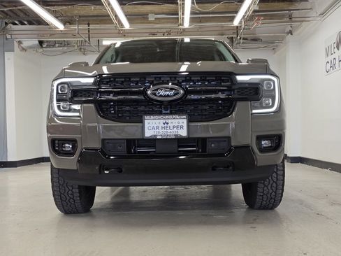 Used 2025 Ford Ranger Lariat w/ Black Appearance Package AWD/4WD image 3