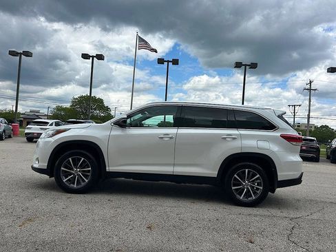 Certified 2019 Toyota Highlander XLE AWD/4WD image 2