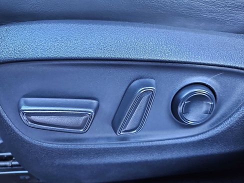 Used 2020 Toyota RAV4 XLE Premium image 16