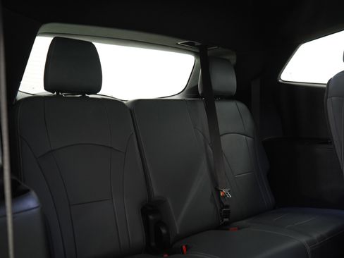 Used 2023 Buick Enclave Essence FWD image 13