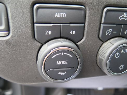 Used 2025 Chevrolet Silverado 1500 LT AWD/4WD image 11