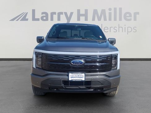 Used 2023 Ford F150 Lightning Platinum AWD/4WD image 8