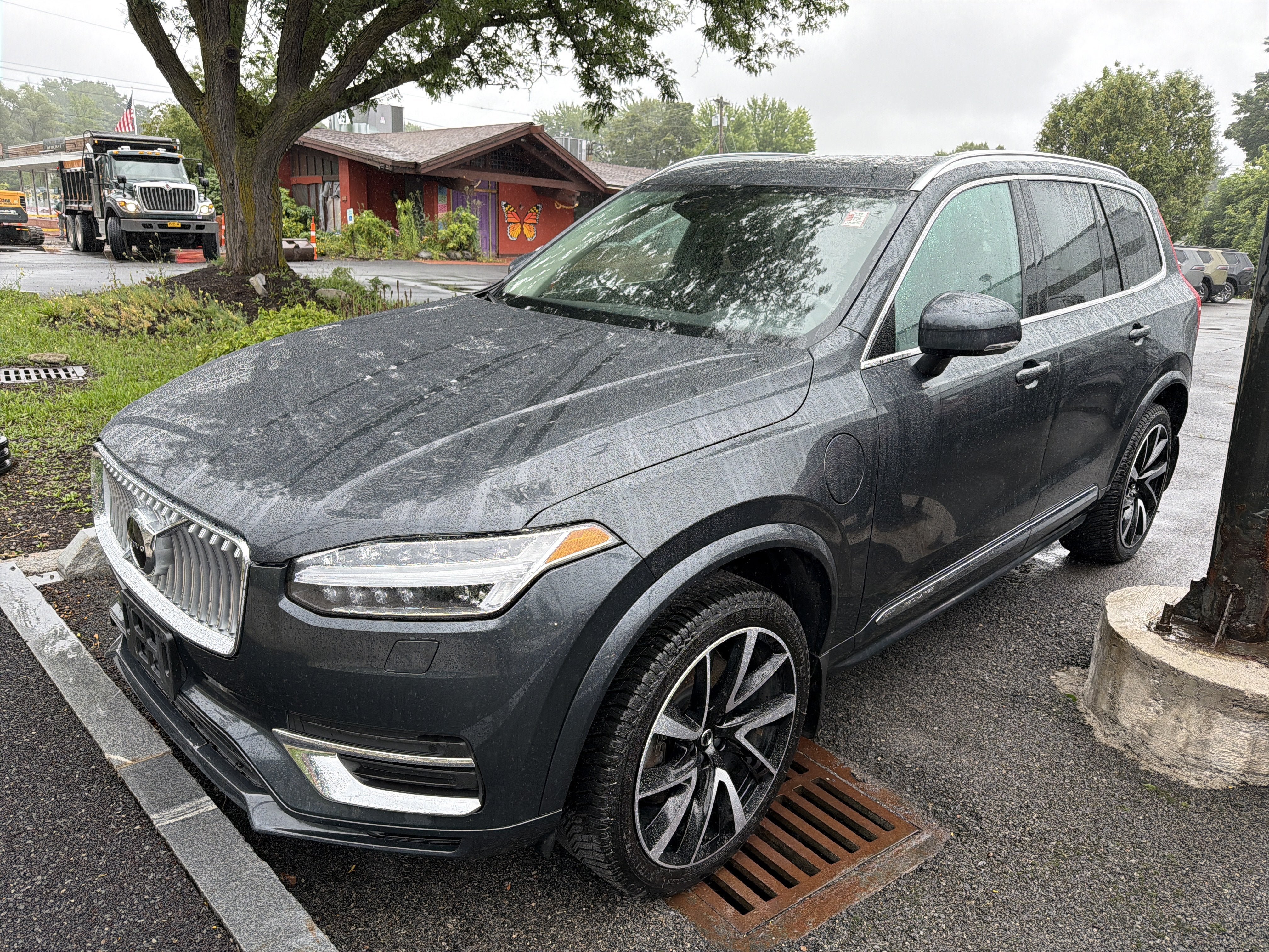Used 2021 Volvo XC90 T8 Inscription Expression w/ Climate Package AWD/4WD image 4