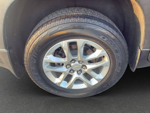 Used 2022 Chevrolet Traverse LS FWD image 10