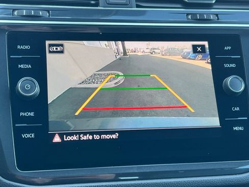 Used 2022 Volkswagen Tiguan SE image 20