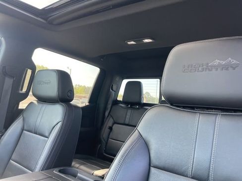 Used 2019 Chevrolet Silverado 1500 High Country w/ Technology Package AWD/4WD image 19