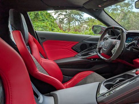 Used 2024 Chevrolet Corvette Z06 RWD image 11