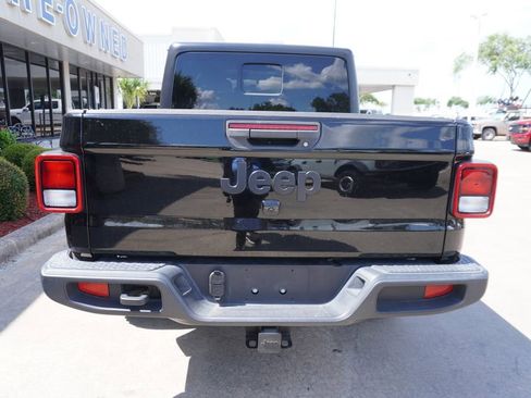Used 2022 Jeep Gladiator Sport AWD/4WD image 5