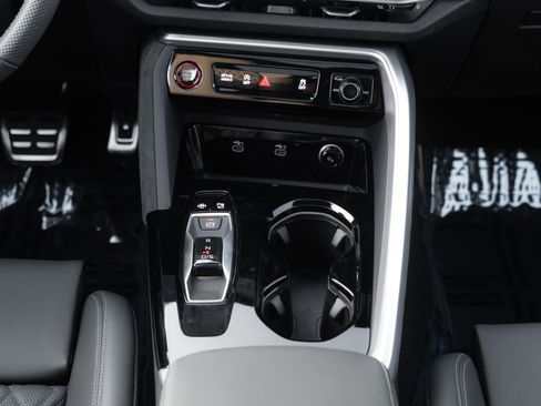 New 2025 Audi SQ5 Prestige image 18