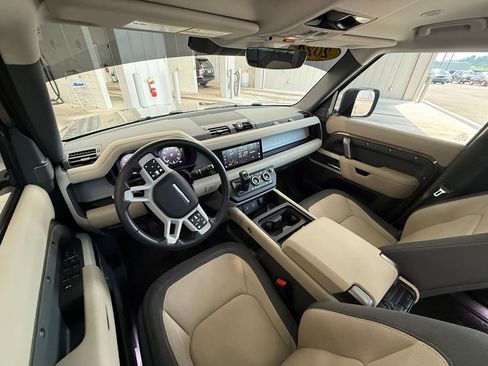 Certified 2024 Land Rover Defender 110 X-Dynamic SE AWD/4WD image 18