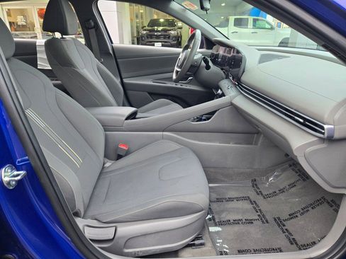 Used 2025 Hyundai Elantra SEL image 6