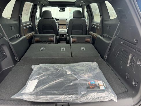 New 2026 GMC Acadia Denali Ultimate image 9