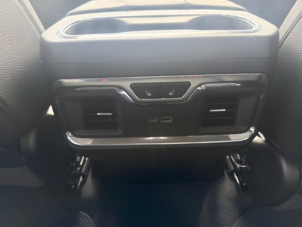 Used 2025 GMC Sierra 2500 Denali AWD/4WD image 14