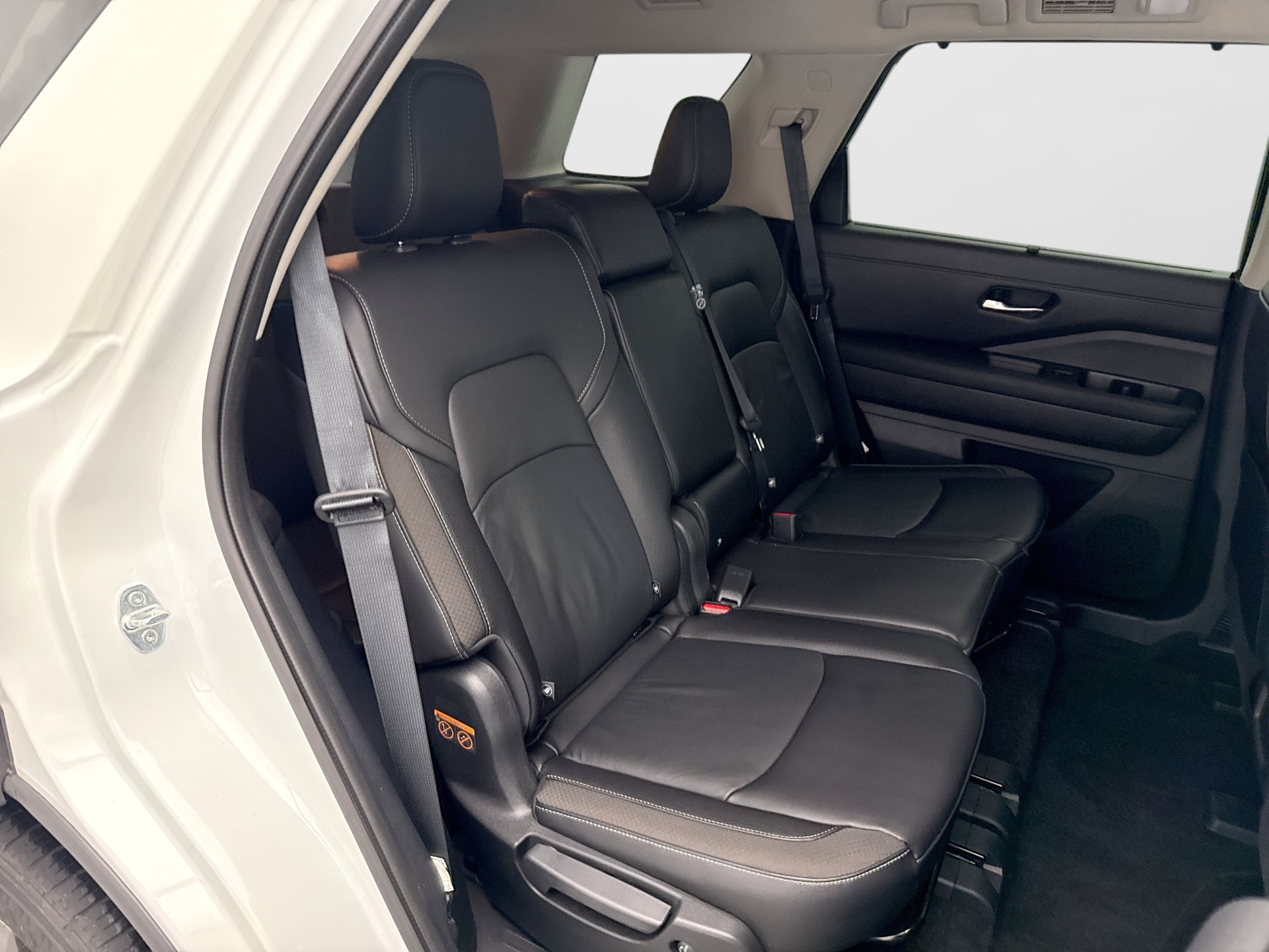 Used 2024 Nissan Pathfinder SL AWD/4WD image 18