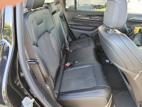 New 2025 Jeep Grand Cherokee Altitude AWD/4WD image 19