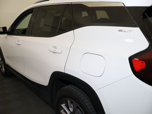 Used 2024 GMC Terrain SLT AWD/4WD image 11