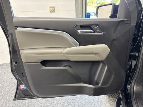 Used 2025 Chevrolet Colorado ZR2 w/ Technology Package AWD/4WD image 55