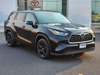 Used 2023 Toyota Highlander LE