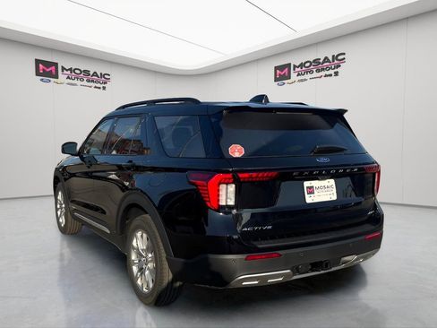Used 2025 Ford Explorer Active w/ Active Comfort Package image 4