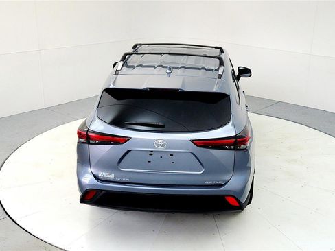 Certified 2021 Toyota Highlander XLE image 17