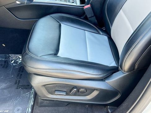 Used 2022 Ford Explorer XLT w/ Equipment Group 202A AWD/4WD image 21