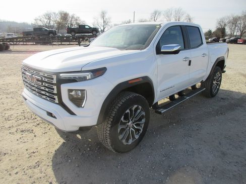 New 2026 GMC Canyon Denali image 10