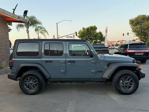 Used 2025 Jeep Wrangler Unlimited Sport AWD/4WD image 15