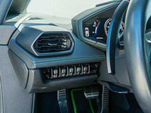 Used 2020 Lamborghini Huracan EVO image 38