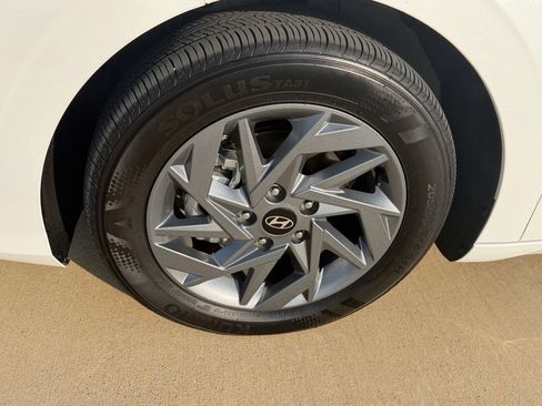 Used 2026 Hyundai Elantra Hybrid FWD image 13