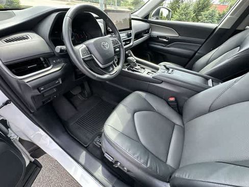 Used 2024 Toyota Grand Highlander AWD image 15