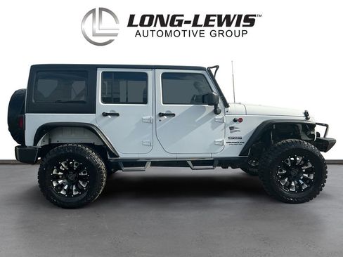 Used 2017 Jeep Wrangler Unlimited Sport w/ Connectivity Group AWD/4WD image 8