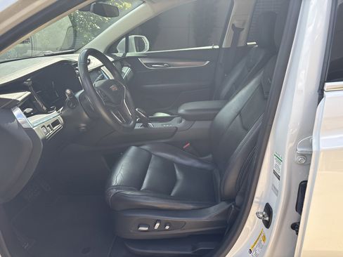 Used 2018 Cadillac XT5 Luxury w/ Driver Awareness Package AWD/4WD image 16