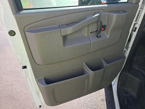 Used 2023 GMC Savana 2500 Extended RWD image 10