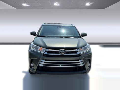 Used 2019 Toyota Highlander XLE FWD image 5