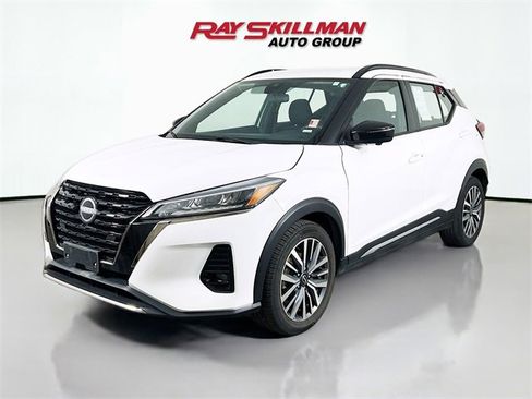 Used 2024 Nissan Kicks SR image 3