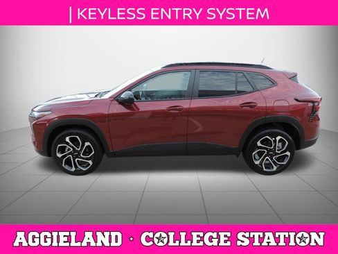 Used 2025 Chevrolet Trax RS w/ Sunroof Package FWD image 7