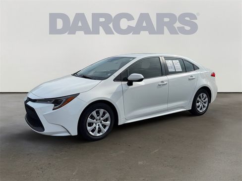 Used 2022 Toyota Corolla LE image 3