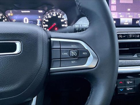 Used 2024 Jeep Compass Latitude image 19