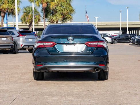 Used 2018 Toyota Camry L image 5