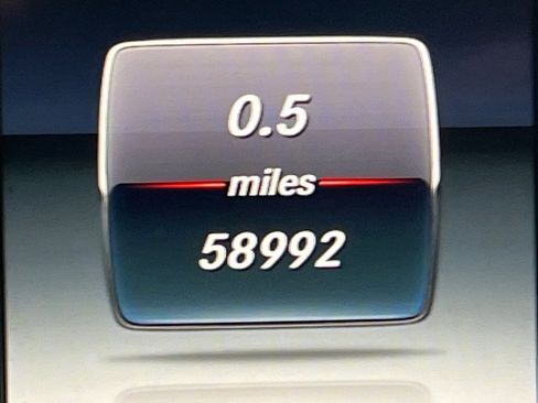 Used 2019 Mercedes-Benz GLC 300 4MATIC image 10