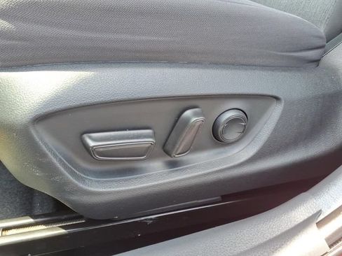 Used 2022 Toyota Camry LE FWD image 5
