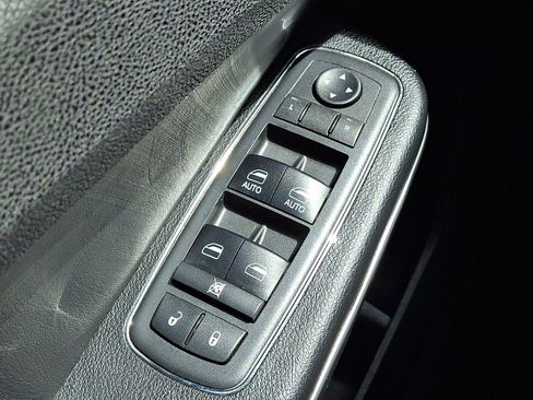 Used 2018 Chrysler 300 Limited w/ Safetytec Plus Group AWD/4WD image 26