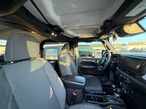 Used 2024 Jeep Wrangler Sport S image 11