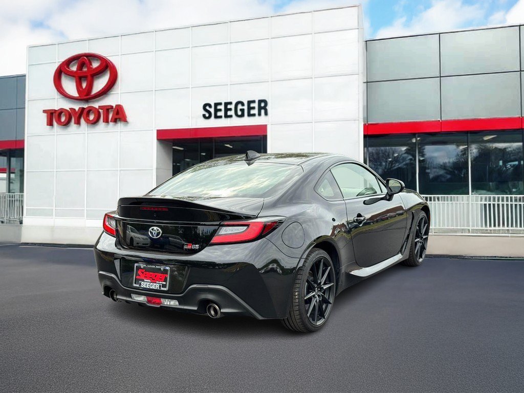 Used 2024 Toyota GR86 Premium RWD image 3