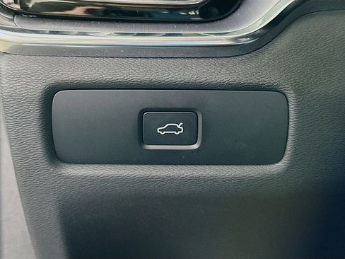 Used 2024 Volvo S60 B5 Core image 17