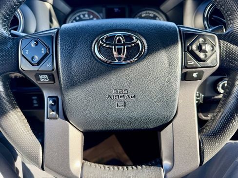 Used 2017 Toyota Tacoma TRD Sport image 25