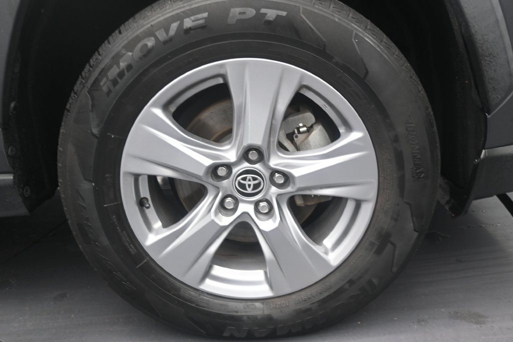 Used 2022 Toyota RAV4 XLE AWD/4WD image 16