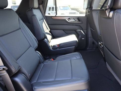 New 2026 GMC Yukon Denali w/ Denali Reserve Package AWD/4WD image 18