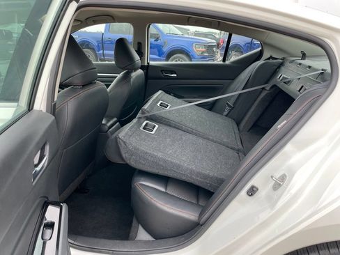 Used 2024 Nissan Altima 2.5 SR FWD image 38
