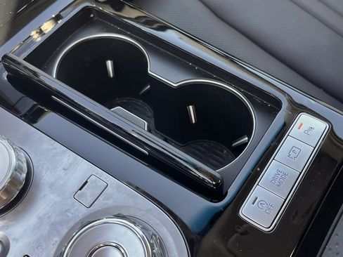 Used 2025 Genesis G80 2.5T image 21